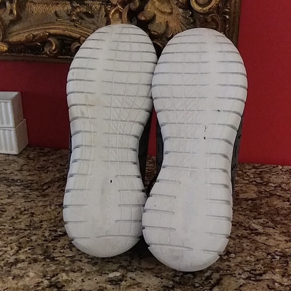 0526 Sketchers Cooled Memory Foam Sneakers* - Picture 7 of 8